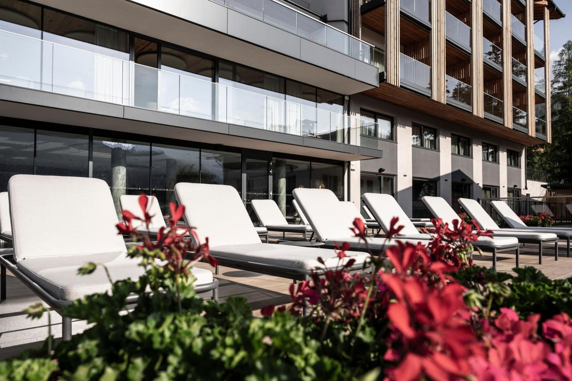 Ciampedie Luxury Alpine Spa Hotel Vigo di Fassa Exteriör bild
