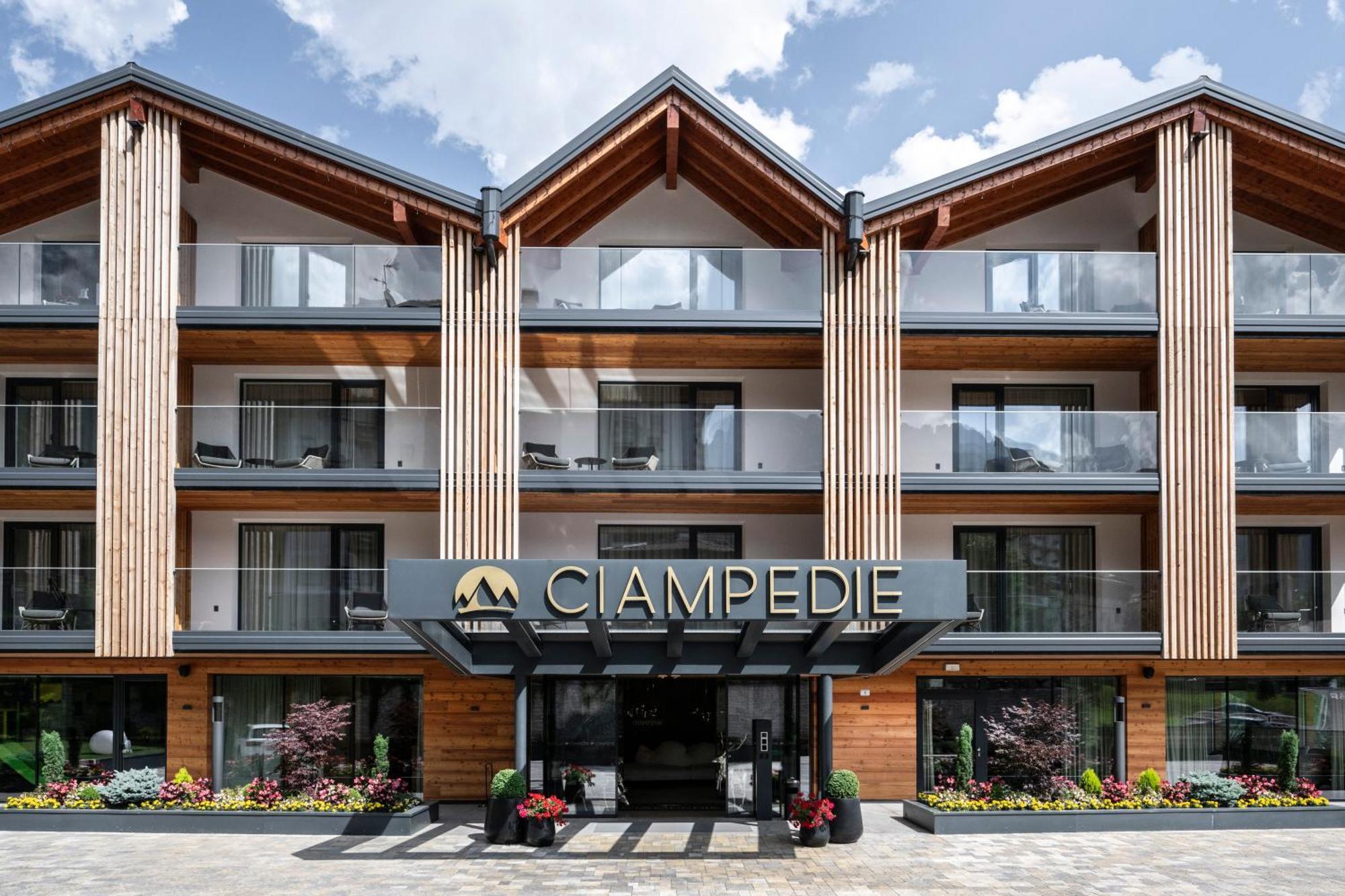 Ciampedie Luxury Alpine Spa Hotel Vigo di Fassa Exteriör bild