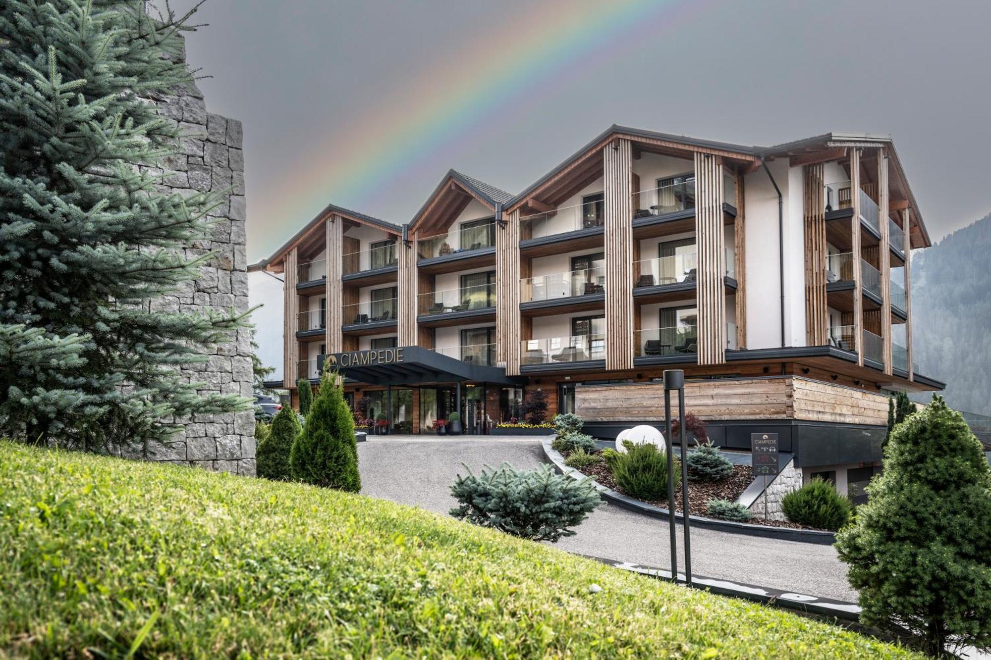 Ciampedie Luxury Alpine Spa Hotel Vigo di Fassa Exteriör bild