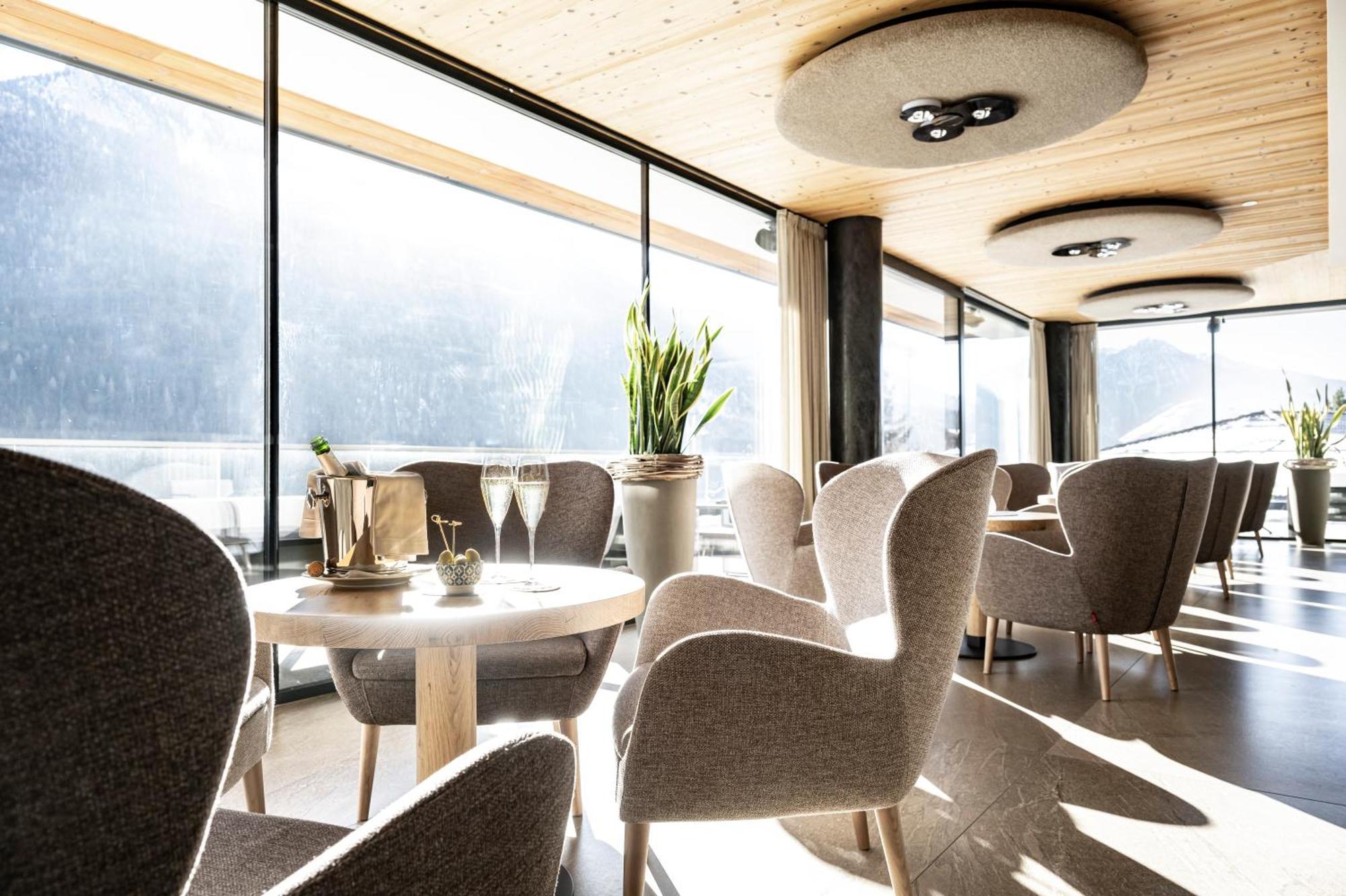 Ciampedie Luxury Alpine Spa Hotel Vigo di Fassa Exteriör bild