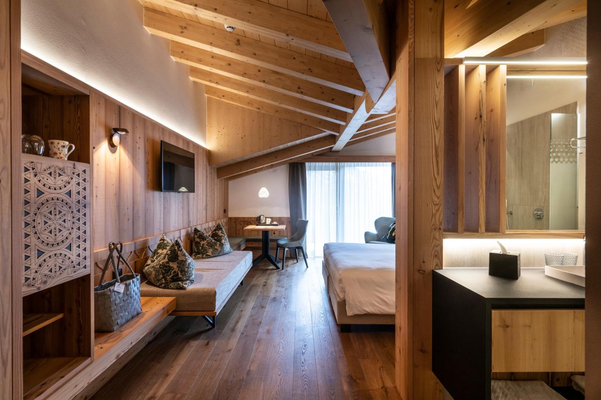 Ciampedie Luxury Alpine Spa Hotel Vigo di Fassa Exteriör bild