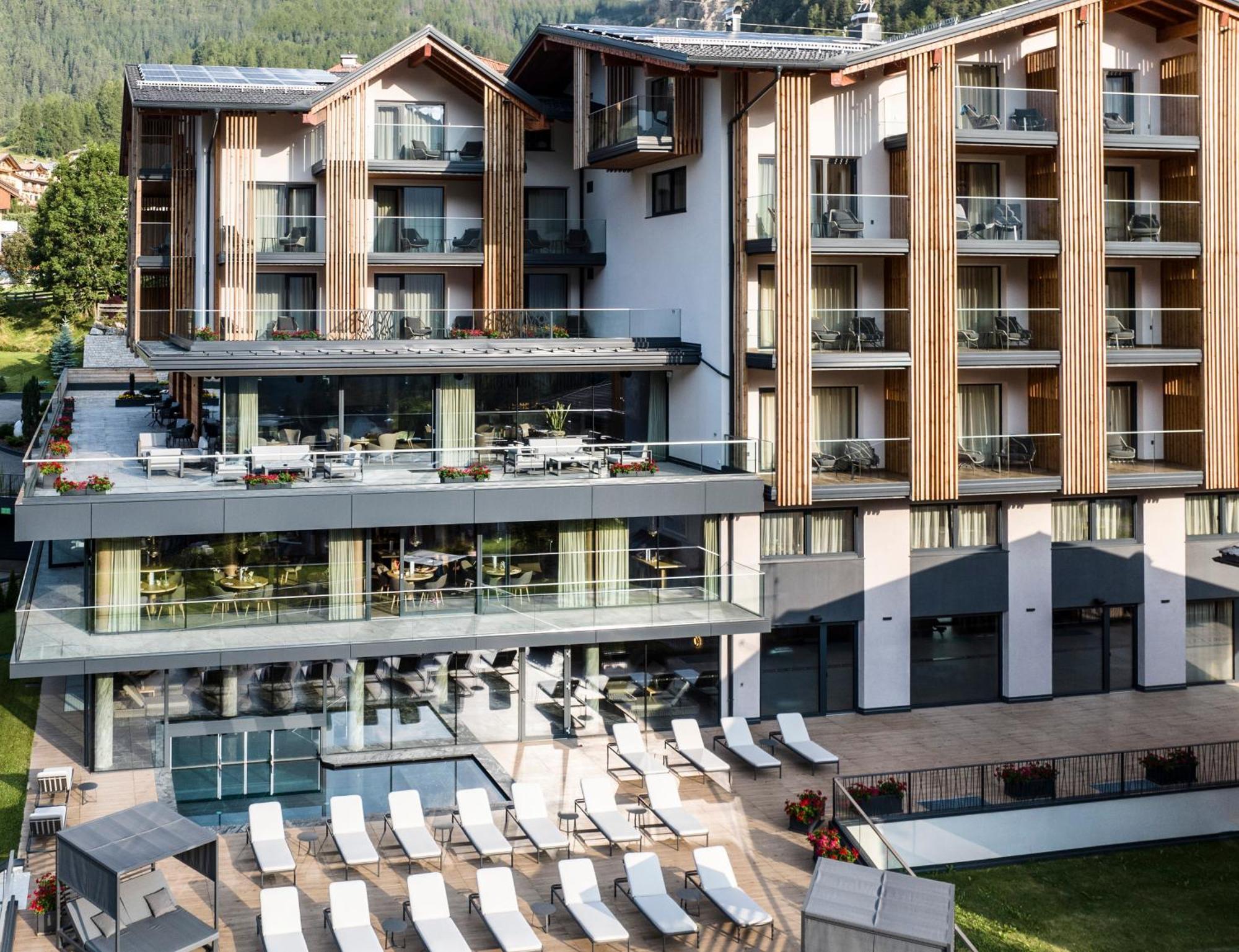 Ciampedie Luxury Alpine Spa Hotel Vigo di Fassa Exteriör bild