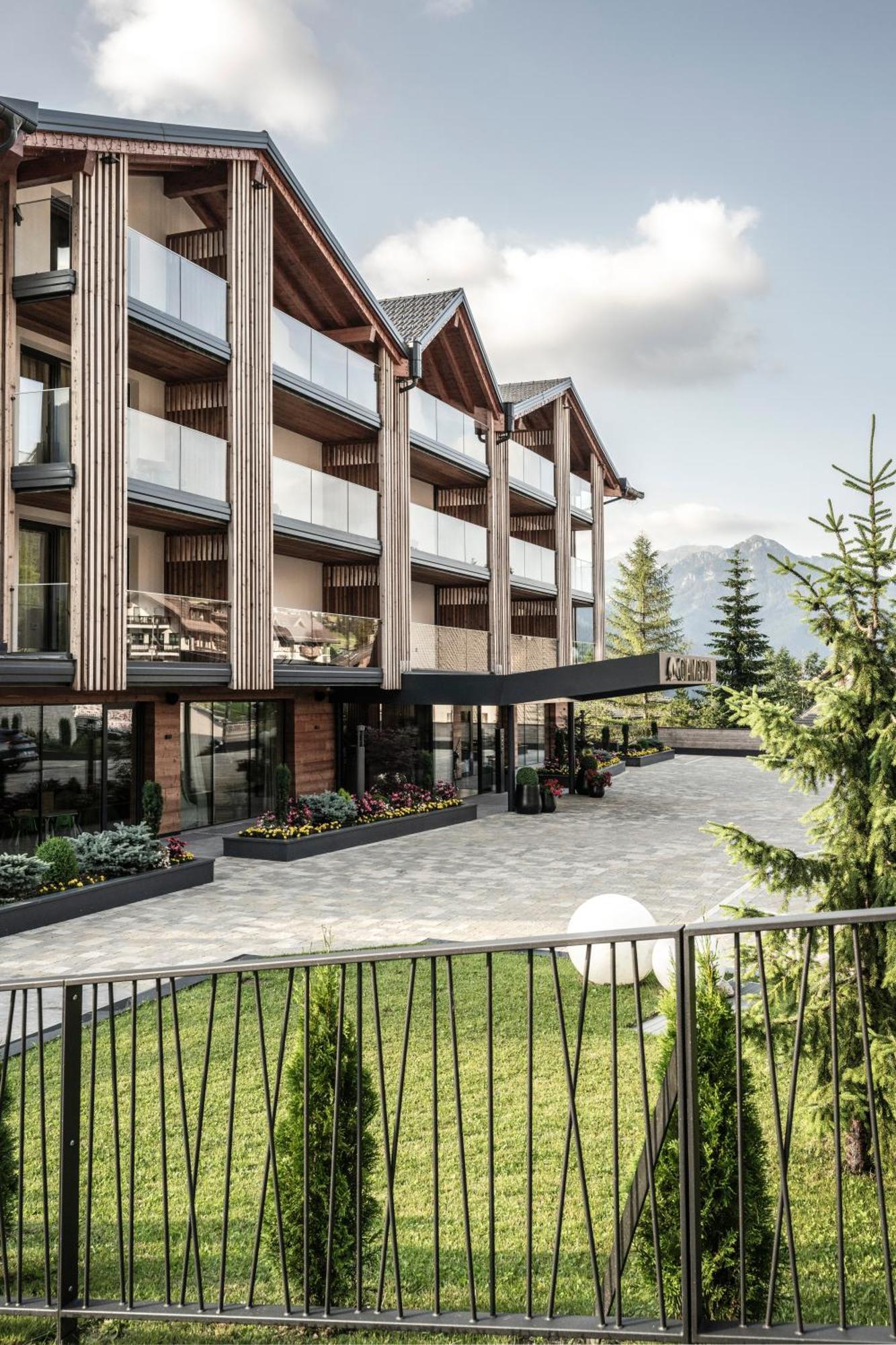 Ciampedie Luxury Alpine Spa Hotel Vigo di Fassa Exteriör bild