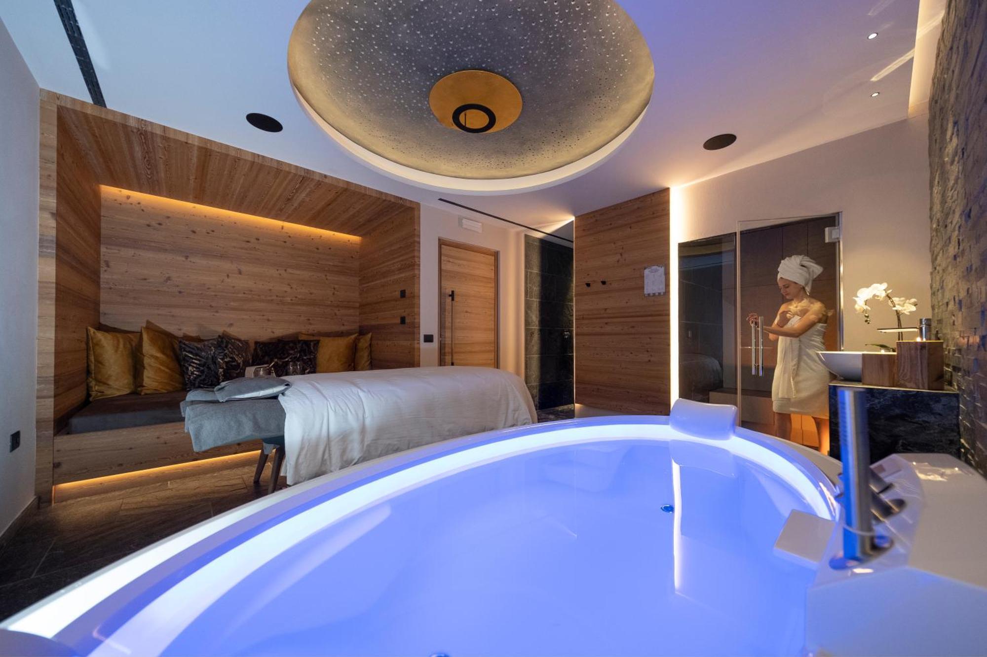 Ciampedie Luxury Alpine Spa Hotel Vigo di Fassa Exteriör bild