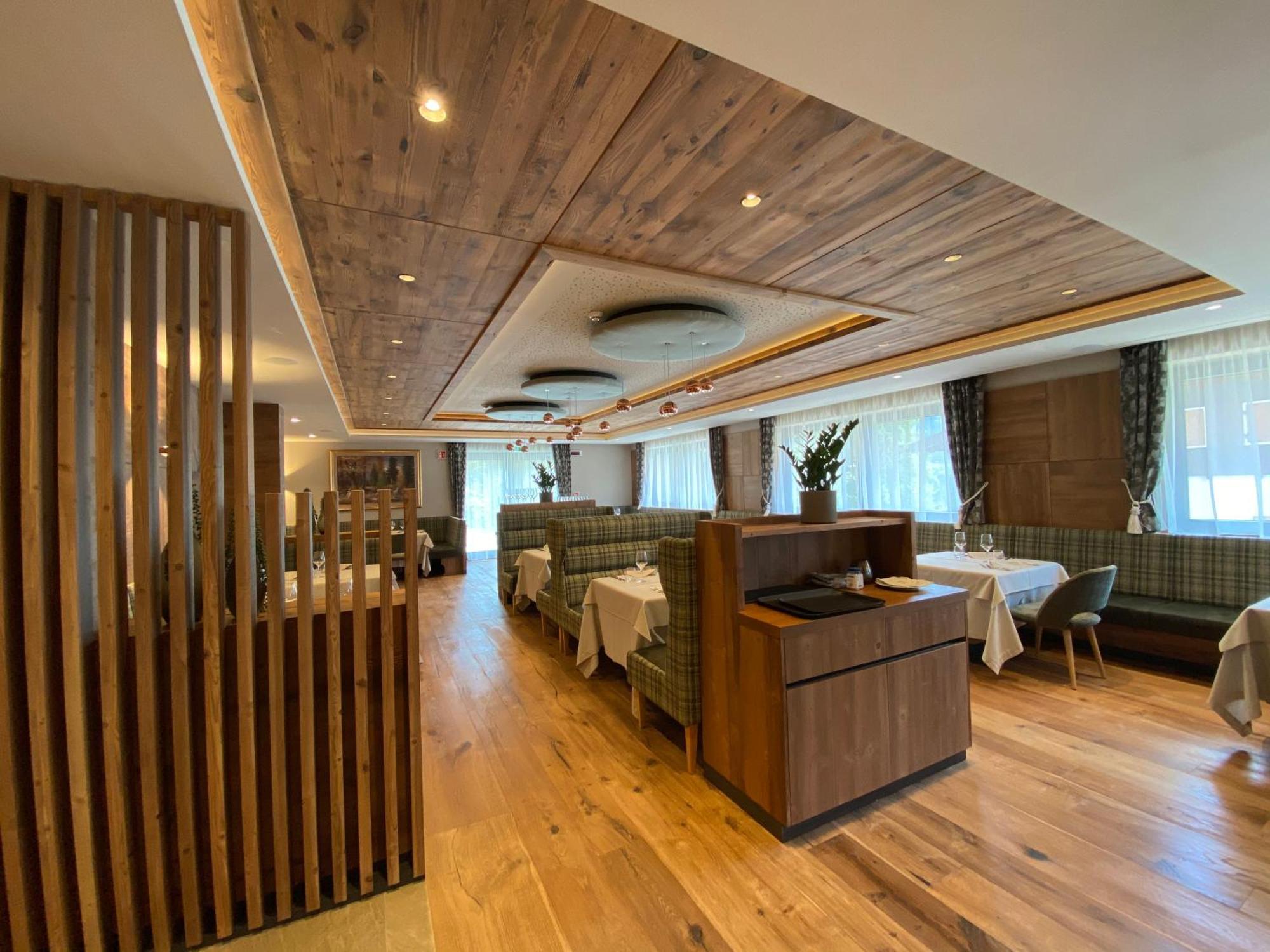 Ciampedie Luxury Alpine Spa Hotel Vigo di Fassa Exteriör bild