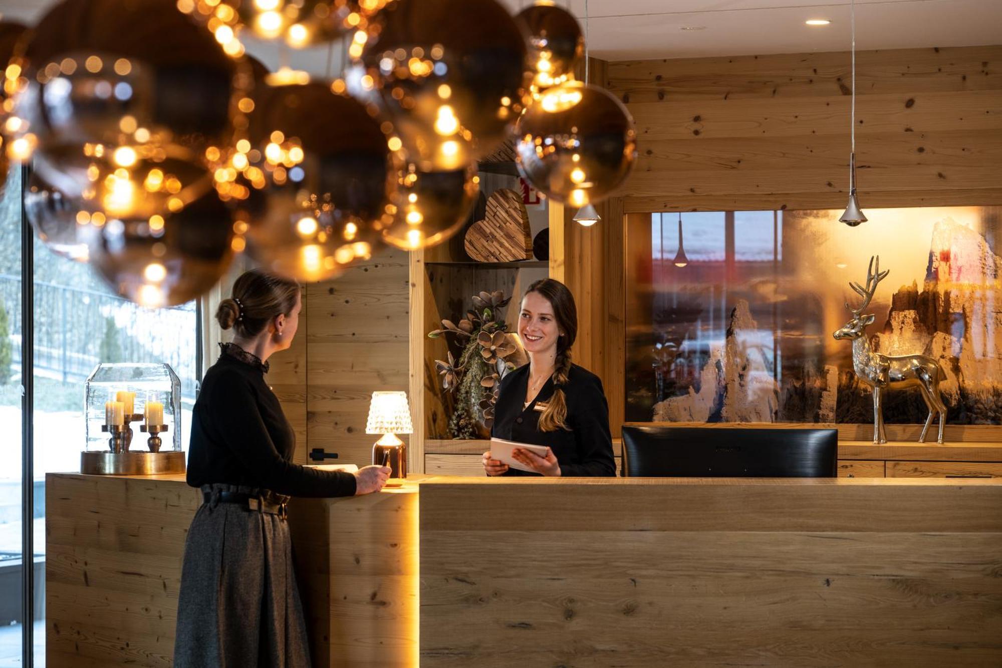 Ciampedie Luxury Alpine Spa Hotel Vigo di Fassa Exteriör bild